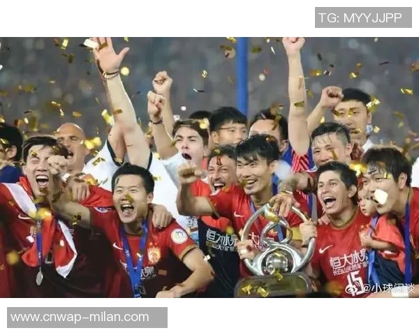 武汉卓尔全力迎战广州恒大争夺中超联赛关键三分的激烈对决 武汉卓尔全力迎战广州恒大争夺中超联赛关键三分的激烈对决